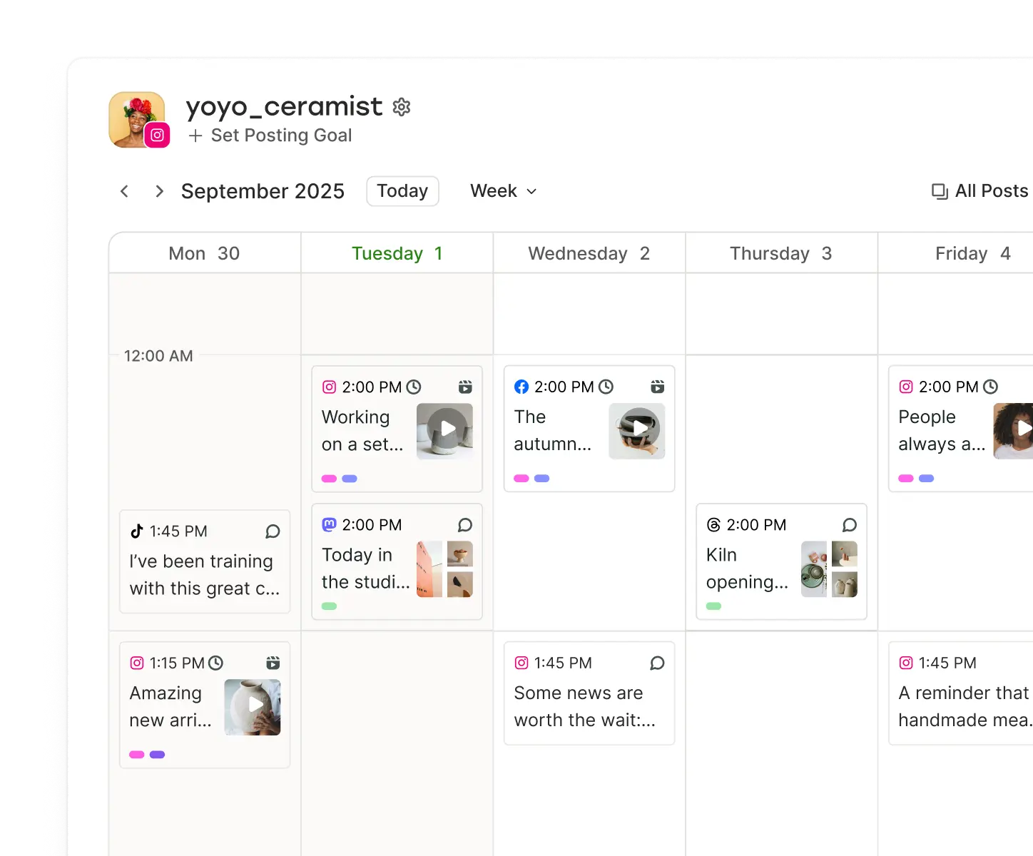 Vista calendario di Buffer con i post in programma per data su canali e tag.